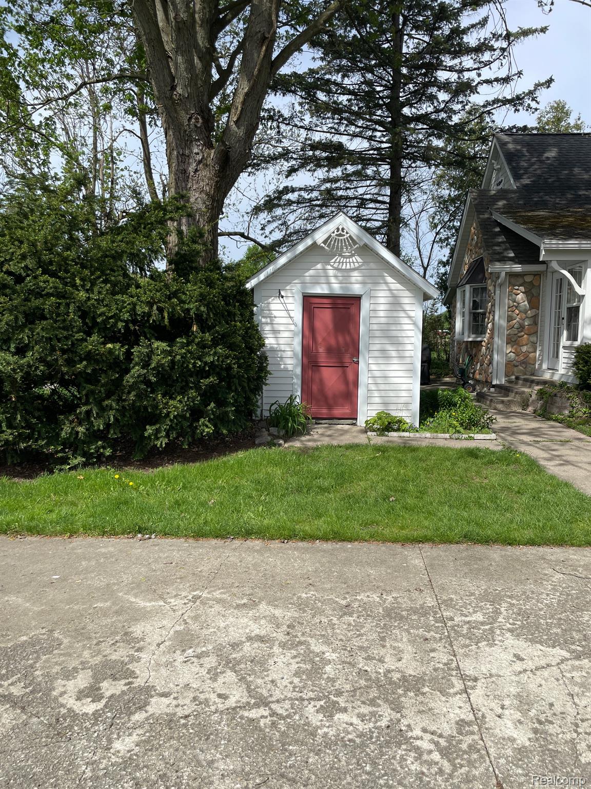8158 Dryden Road Almont, MI 48003 - Photo 51 of 62 Well house/shed