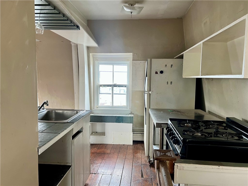 20 Anthony Street Newport, RI 02840 - Photo 27 of 49