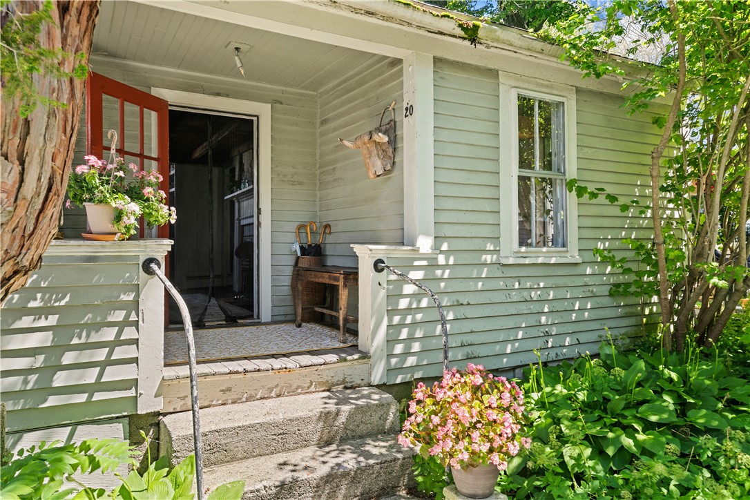 20 Anthony Street Newport, RI 02840 - Photo 3 of 49