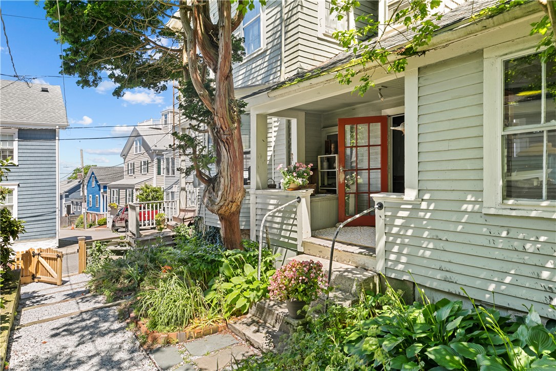 20 Anthony Street Newport, RI 02840 - Photo 4 of 49