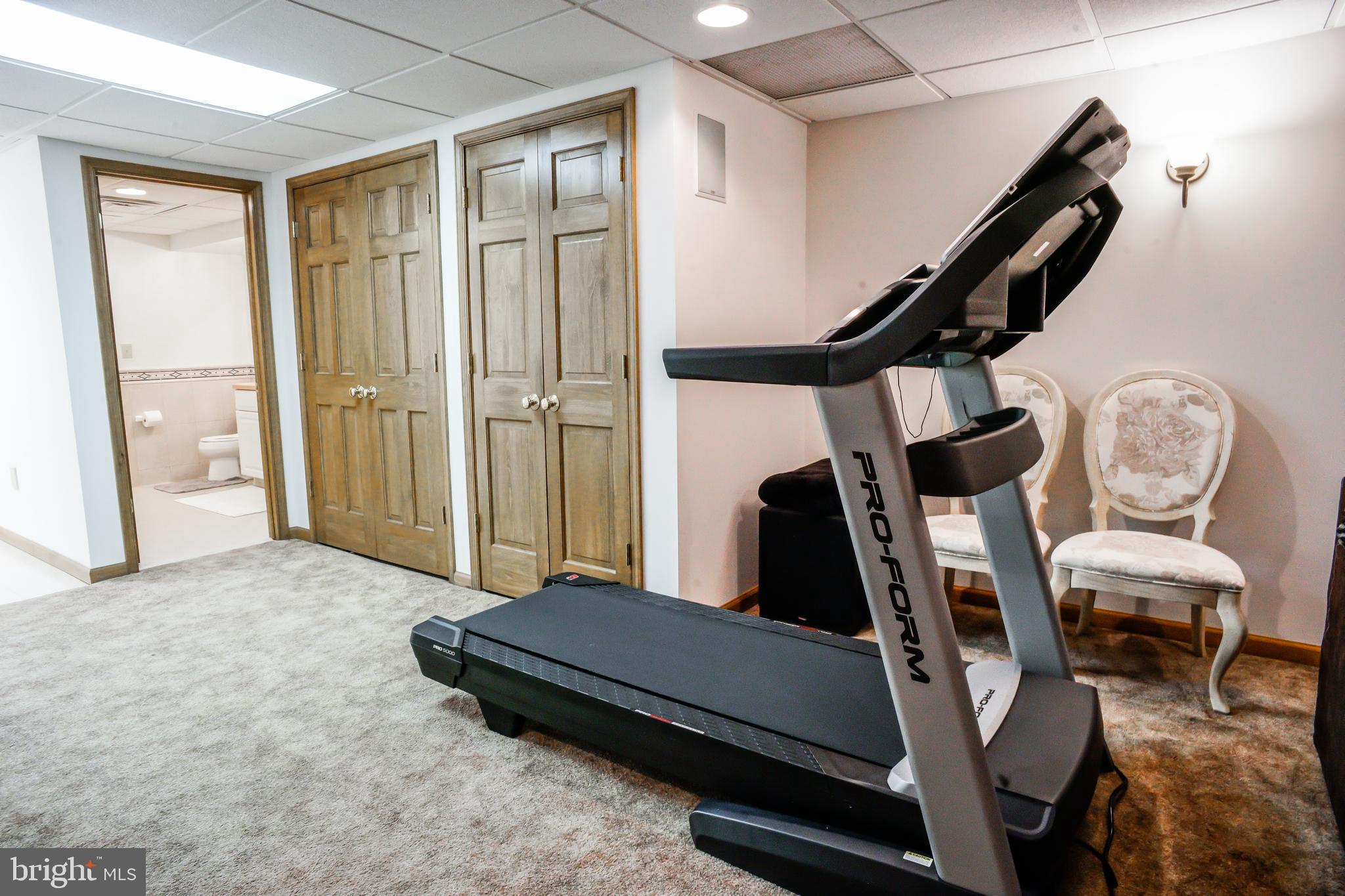 4 Beechwood Circle Chadds Ford, PA 19317 - Photo 101 of 129 Storage and entry to the full bathroom