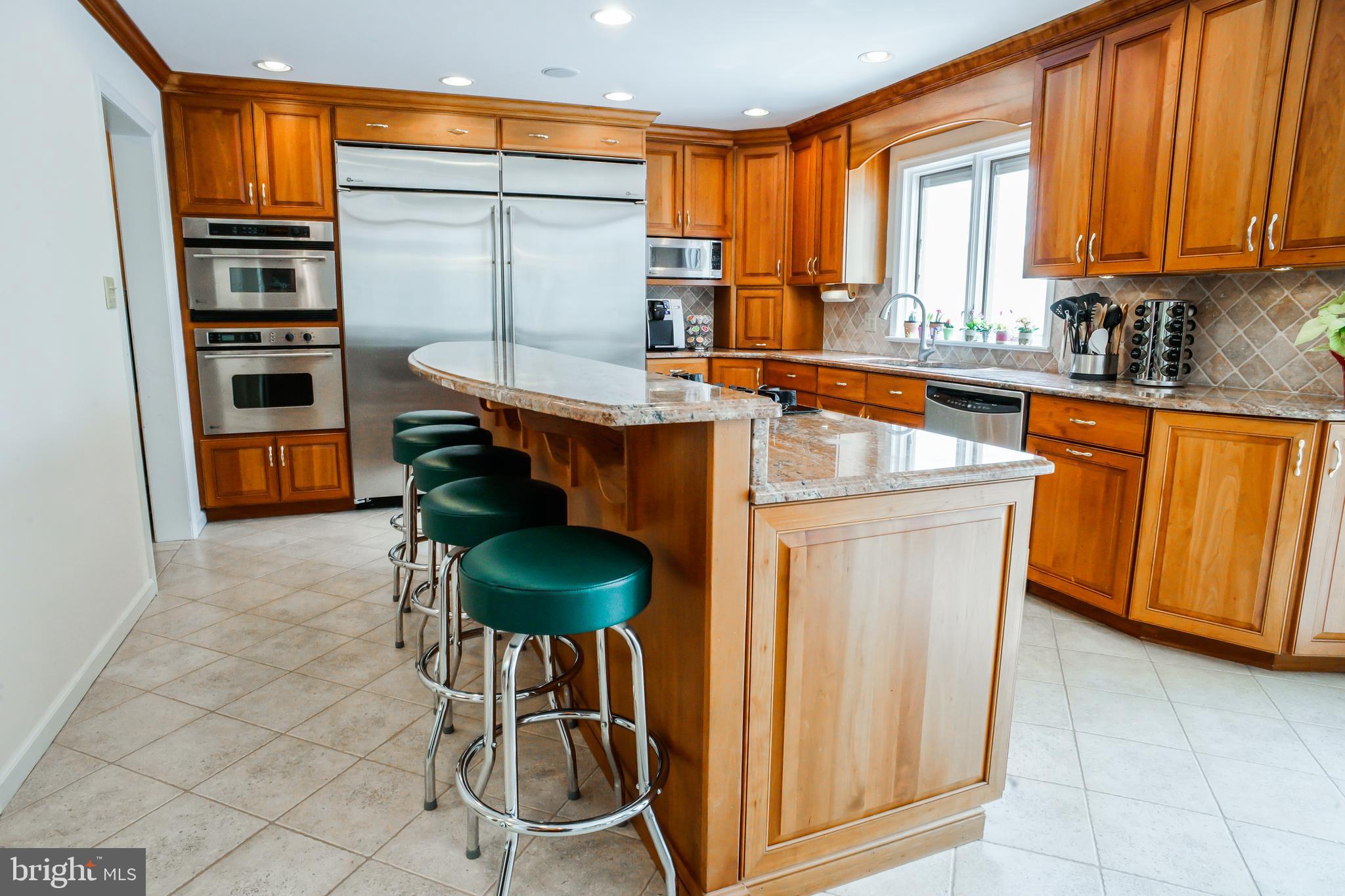 4 Beechwood Circle Chadds Ford, PA 19317 - Photo 28 of 129 Large island with extra seating