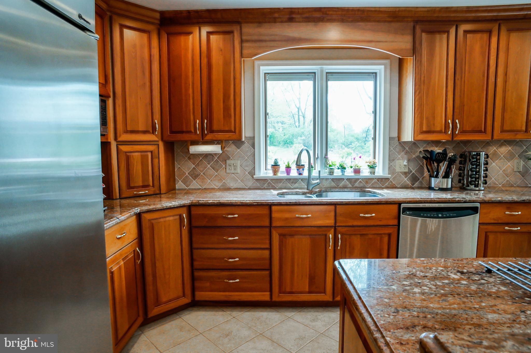 4 Beechwood Circle Chadds Ford, PA 19317 - Photo 35 of 129 GE Monogram appliances