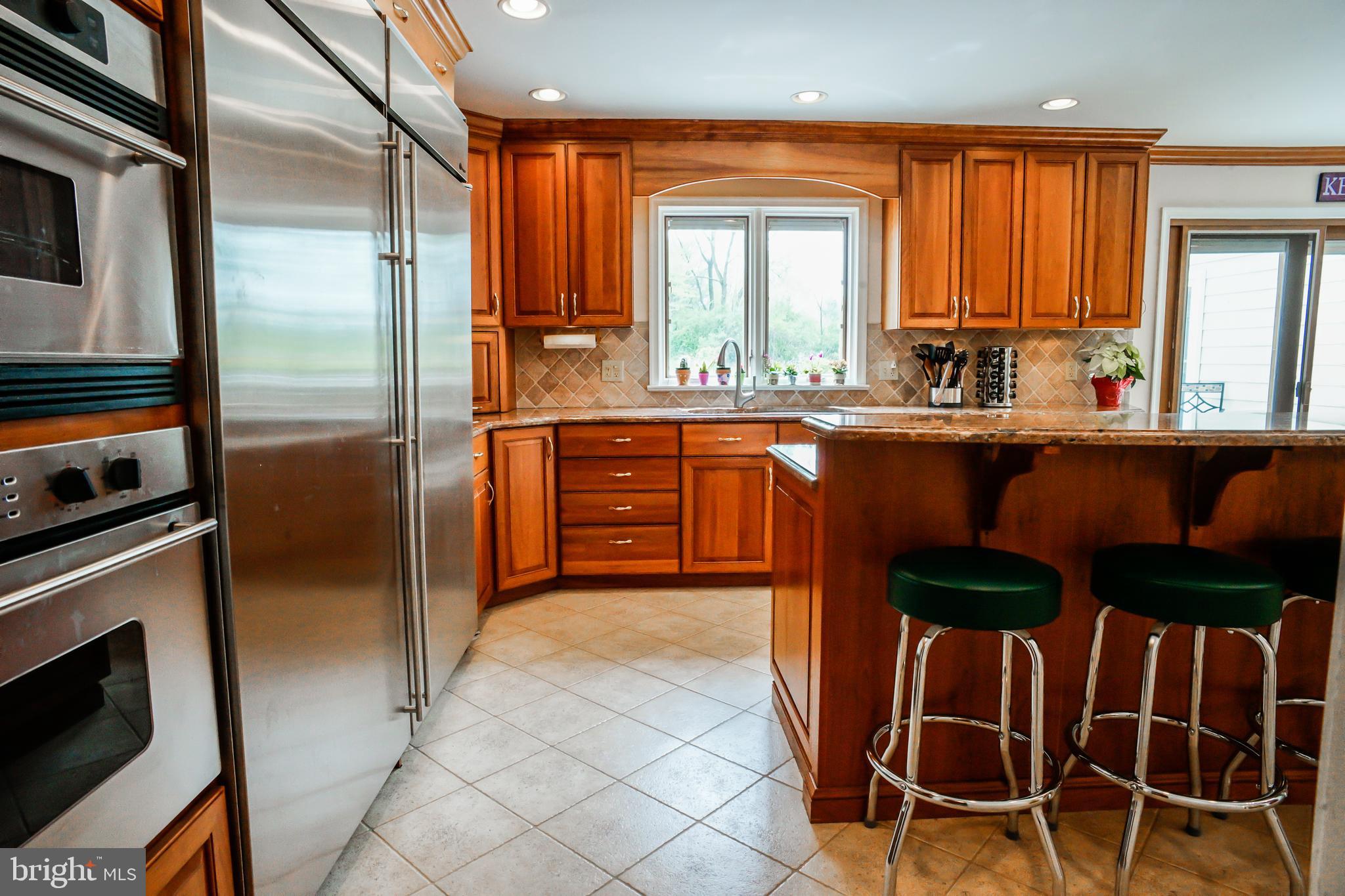 4 Beechwood Circle Chadds Ford, PA 19317 - Photo 38 of 129 GE Monogram Double ovens