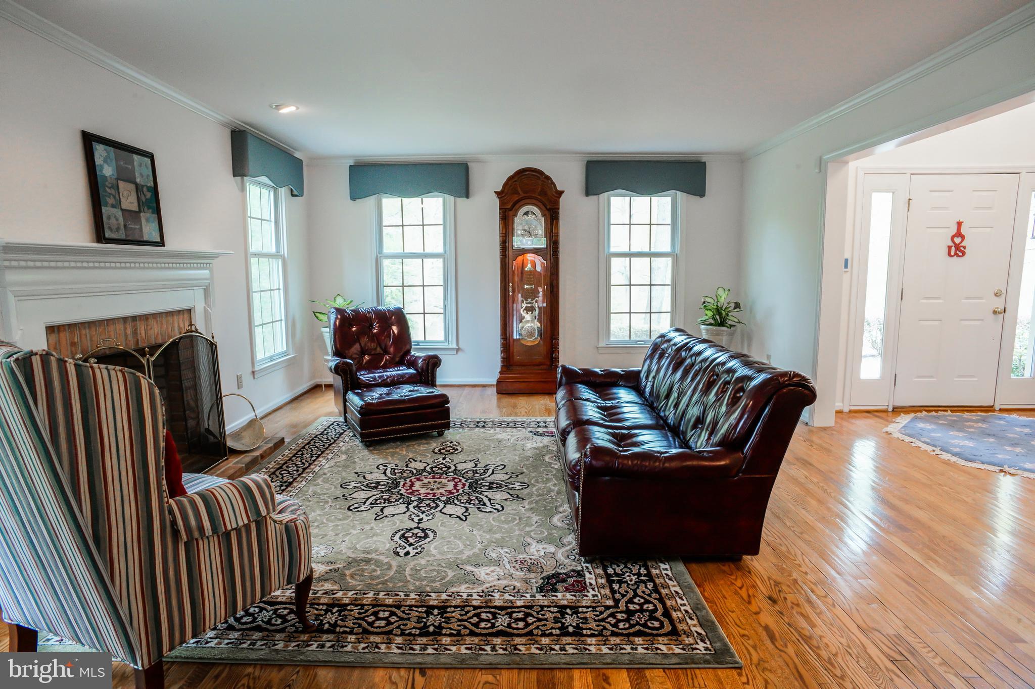 4 Beechwood Circle Chadds Ford, PA 19317 - Photo 8 of 129 Spacious living room
