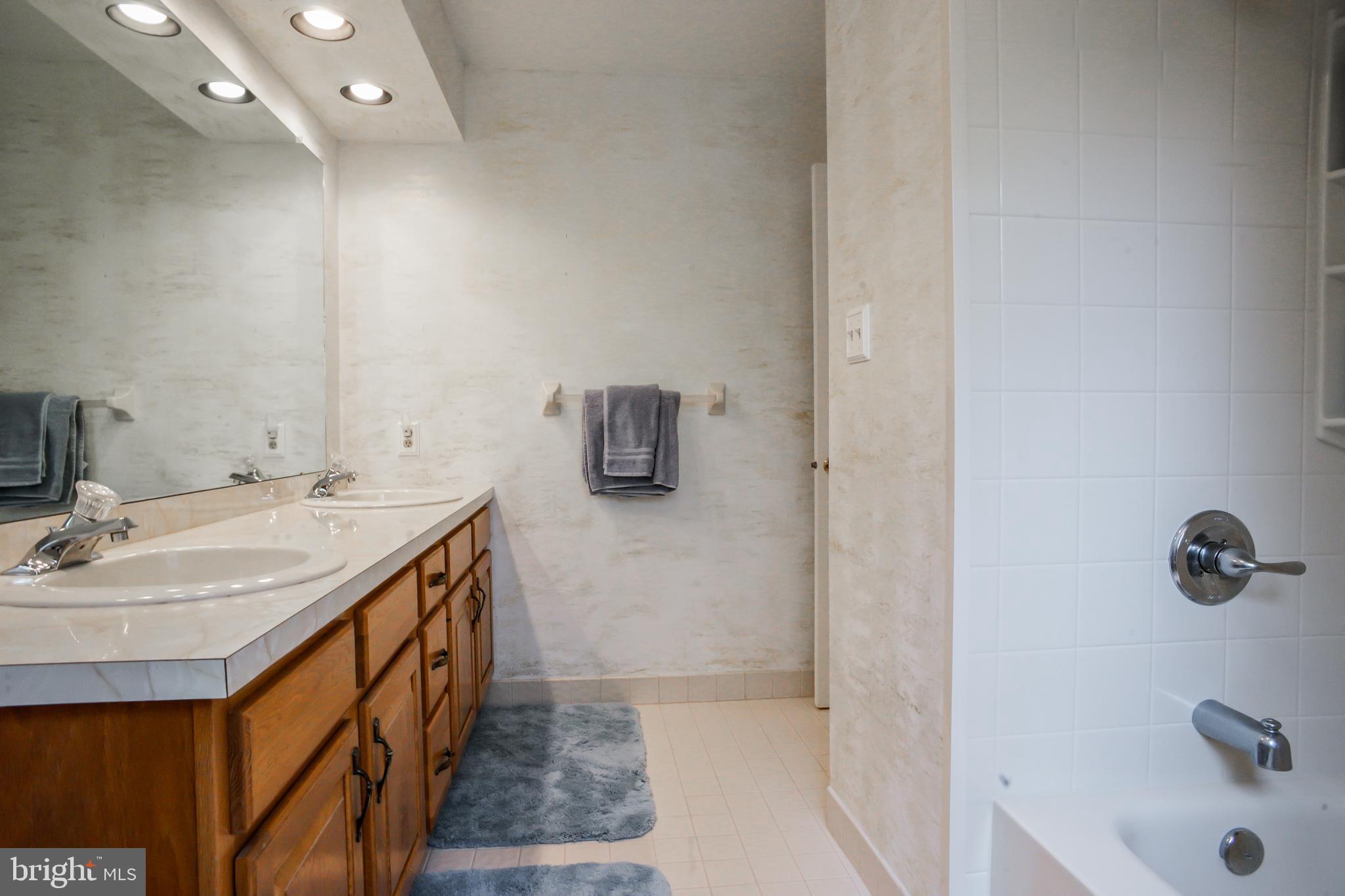 4 Beechwood Circle Chadds Ford, PA 19317 - Photo 79 of 129 Shower and tub in full bathroom