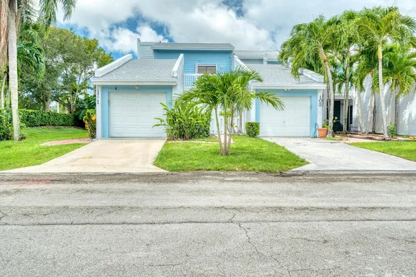 $3,300 | 101 Fairway Lane, Royal Palm Beach, FL 33411