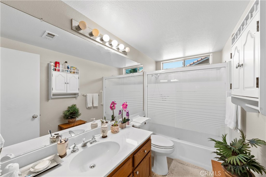 26592 Braddock Road Menifee, CA 92586 - Photo 18 of 23 a bathroom with a sink a toilet and shower