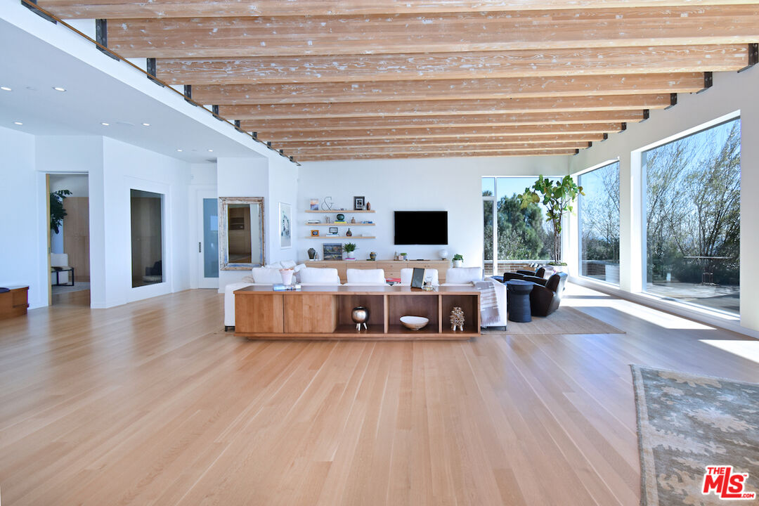 24683 Pacific Coast Highway Malibu, CA 90265 - Photo 6 of 30