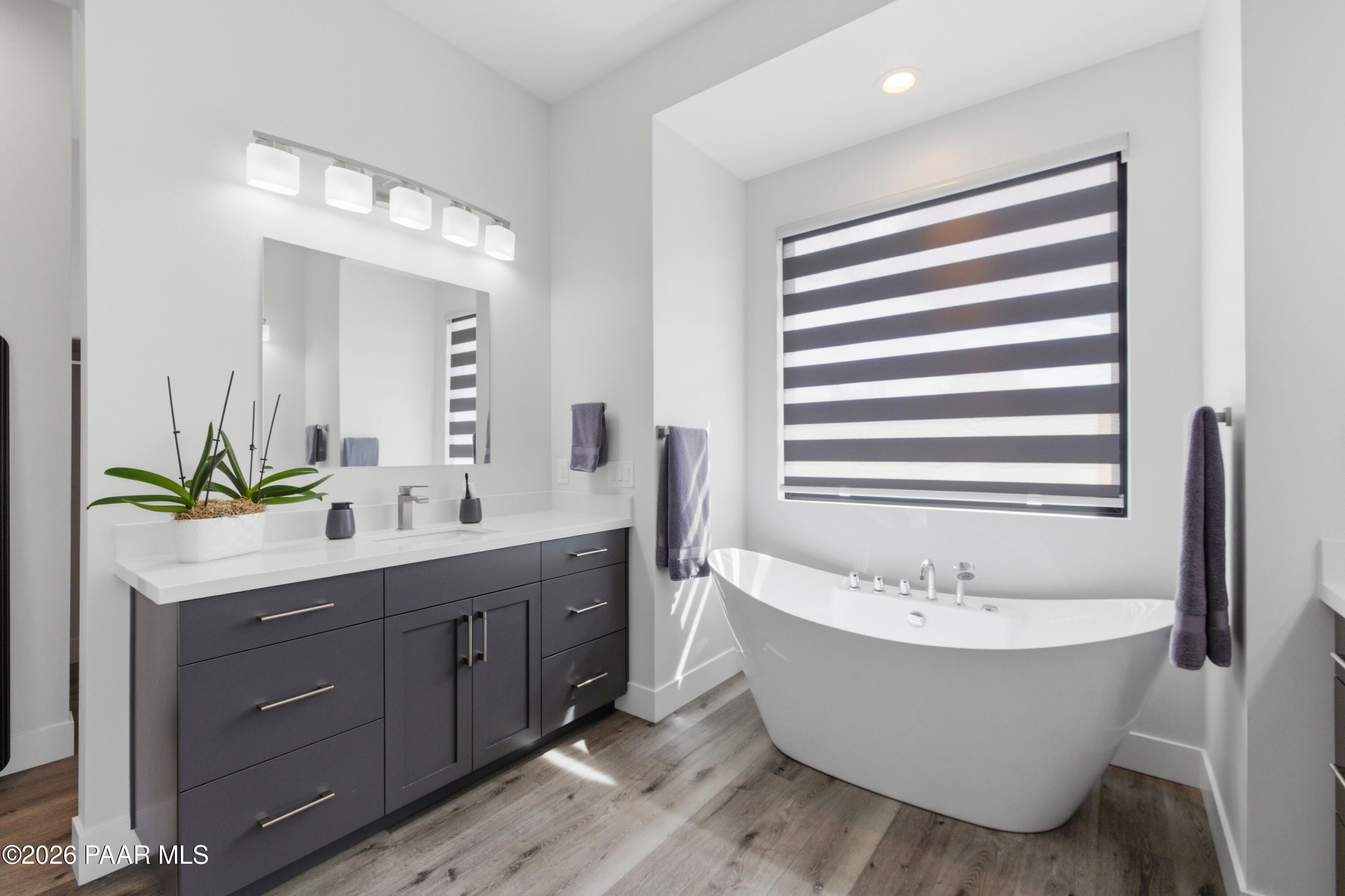 4810 West Three Forks Road Prescott, AZ 86305 - Photo 19 of 40 22-Primary Bathroom 1