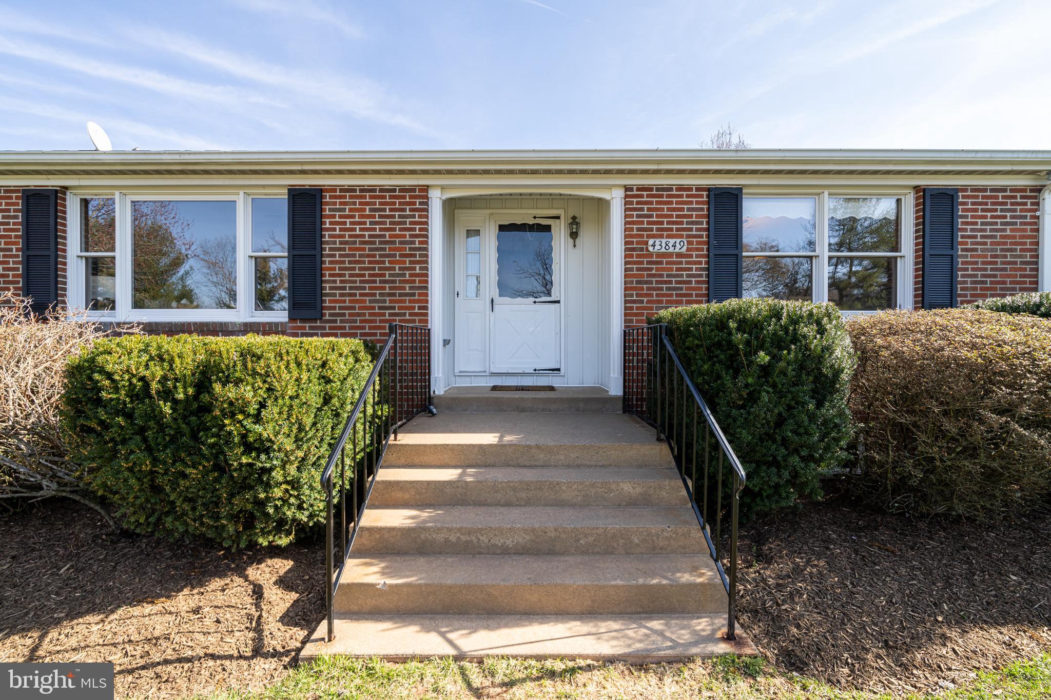 43849 Spinks Ferry Road Leesburg, VA 20176 - Photo 5 of 77 Gallery Image 5