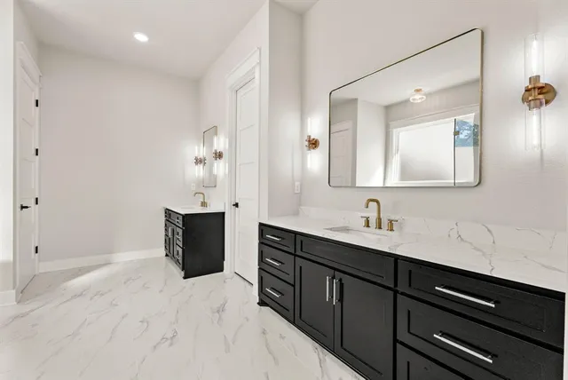 $1,275,000 | 22405 Blue Water Road, Chandler, TX 75758