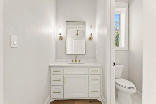 $1,275,000 | 22405 Blue Water Road, Chandler, TX 75758