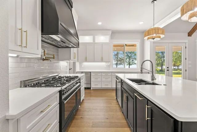 $1,275,000 | 22405 Blue Water Road, Chandler, TX 75758