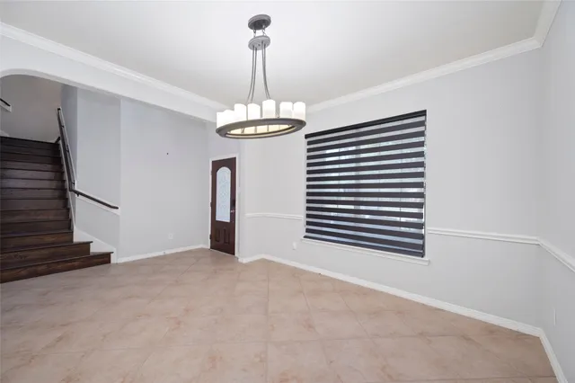 a view of empty room with a ceiling fan