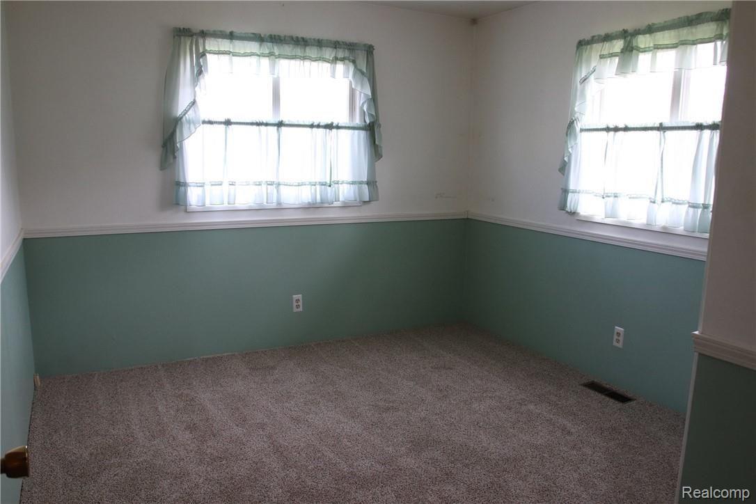 13273 Jennings Road Linden, MI 48451 - Photo 5 of 16 IMG_2288.JPG