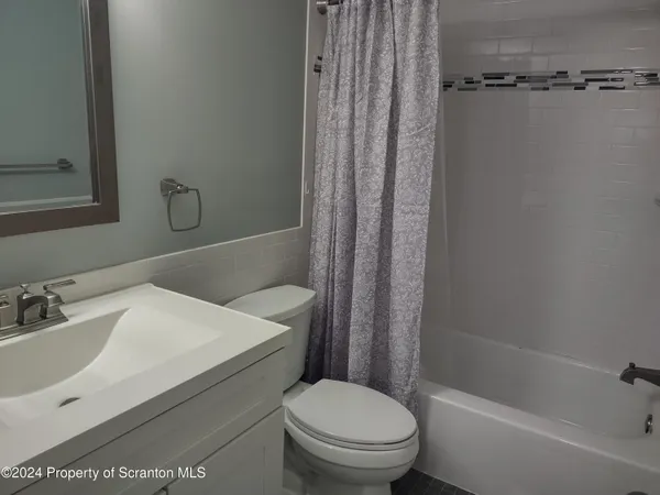 $1,195 | 1708 Summit Pointe, Scranton, PA 18508