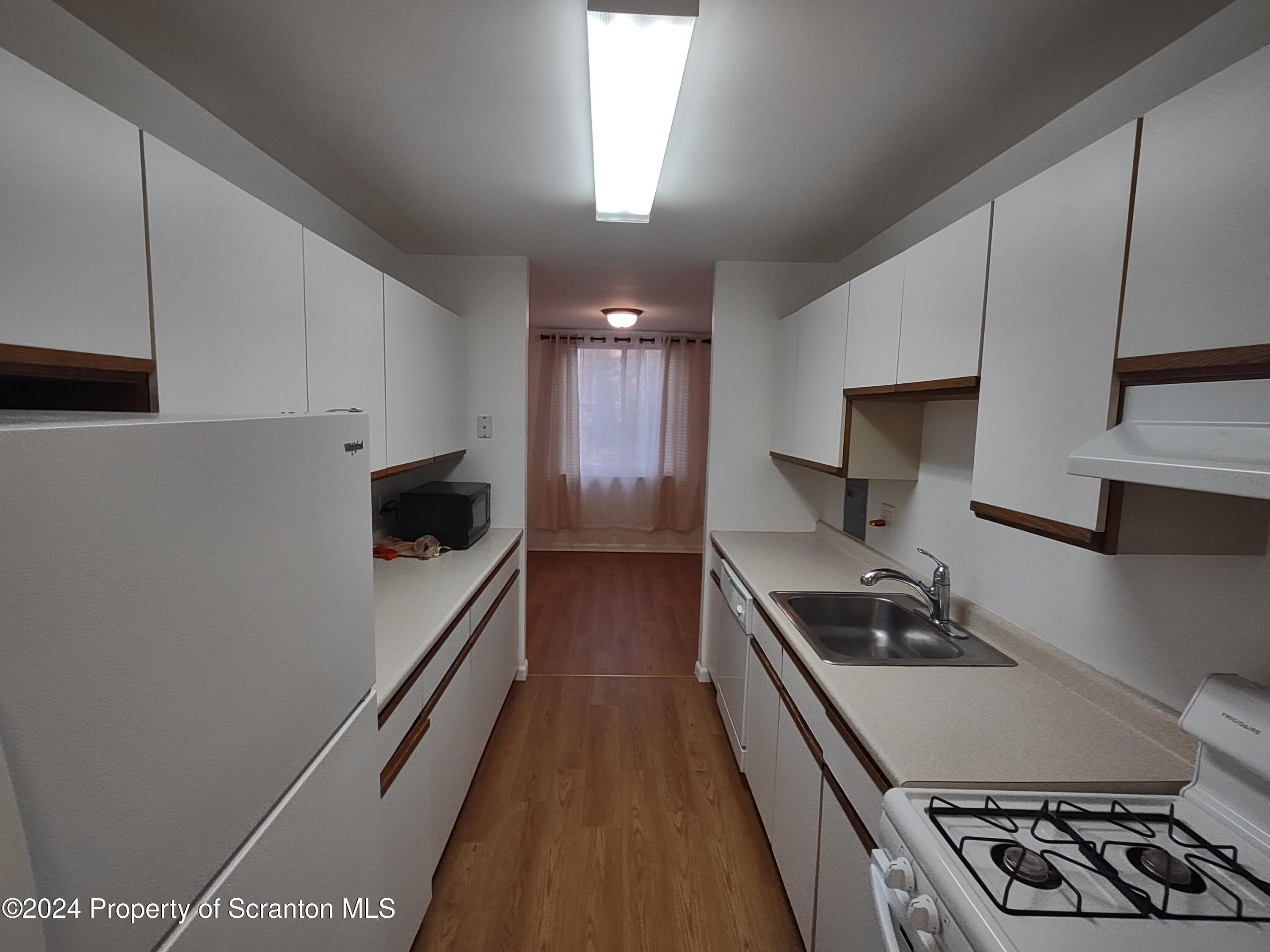 1708 Summit Pointe Scranton, PA 18508 - Photo 5 of 13 IMG_20241204_084824432