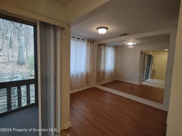 $1,195 | 1708 Summit Pointe, Scranton, PA 18508