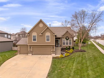 $500,000 | 16524 South Lind Road, Olathe, KS 66062