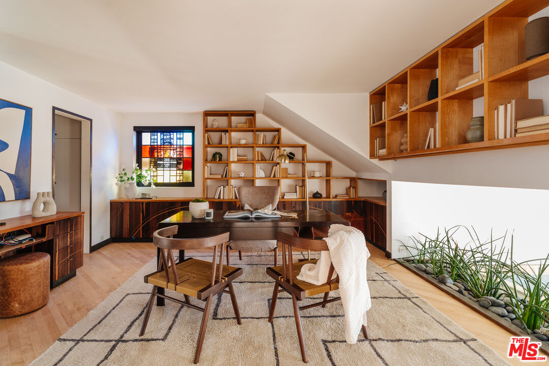 4 Yawl Street Marina del Rey, CA 90292 - Photo 17 of 34 a work room with furniture and a potted plant