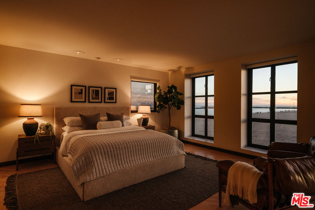 4 Yawl Street Marina del Rey, CA 90292 - Photo 20 of 34 a bedroom with a bed and window
