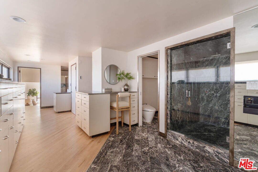 4 Yawl Street Marina del Rey, CA 90292 - Photo 23 of 34 a view of a entryway in a room