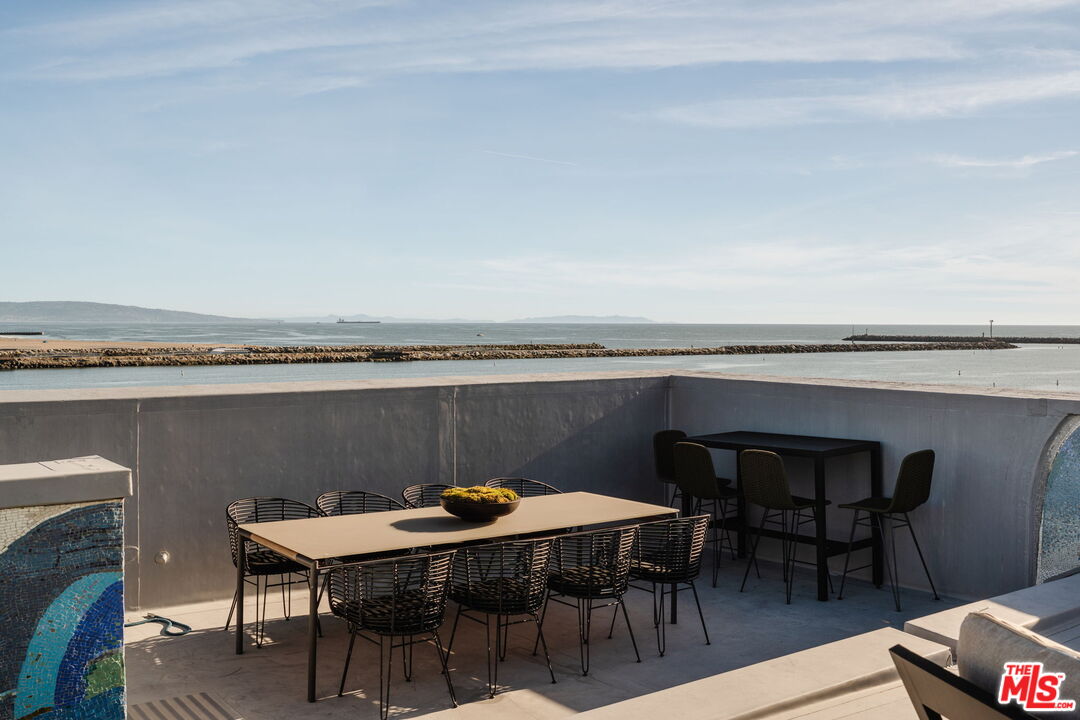 4 Yawl Street Marina del Rey, CA 90292 - Photo 28 of 34 a view of a dining room with furniture and wooden floor