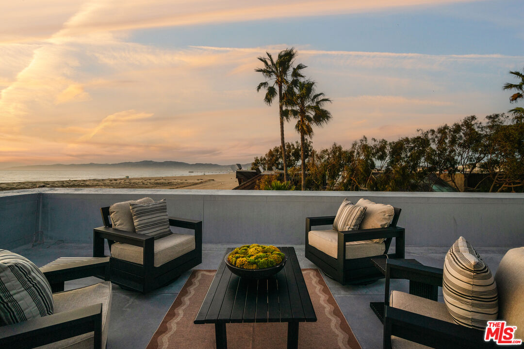 4 Yawl Street Marina del Rey, CA 90292 - Photo 29 of 34 a view of a chairs and table on the terrace