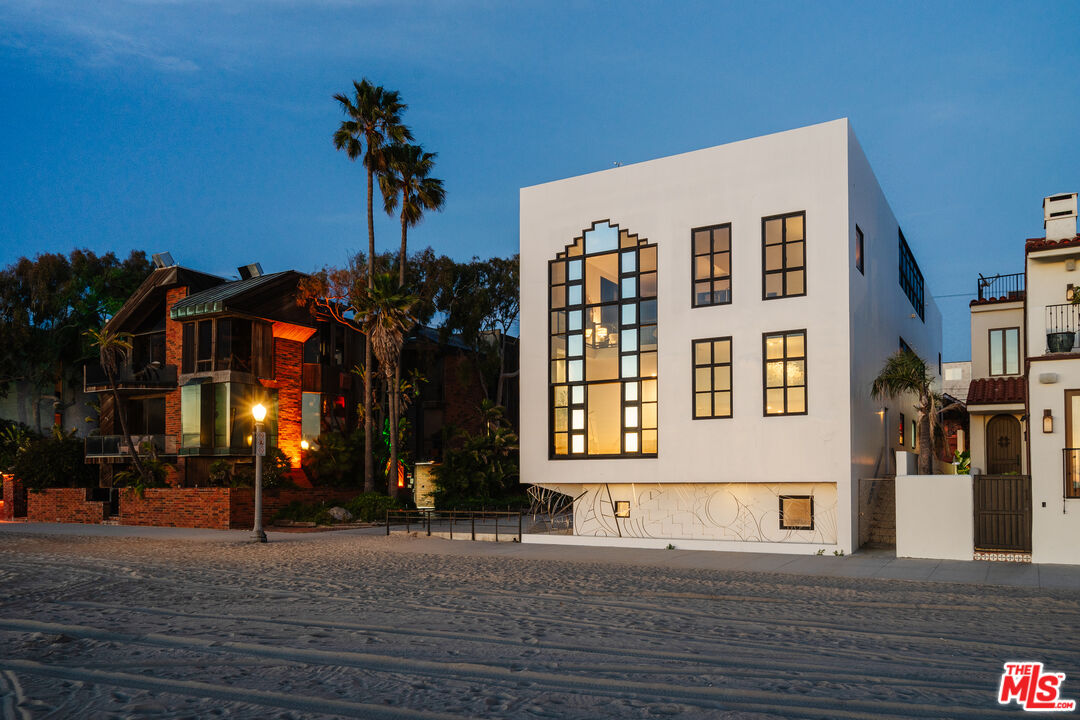 4 Yawl Street Marina del Rey, CA 90292 - Photo 33 of 34 a front view of a house with a yard