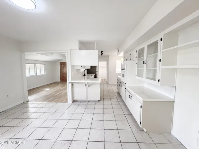 $1,695 | 11221 North 103rd Avenue, Sun City, AZ 85351