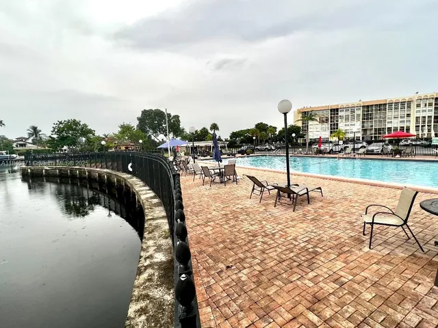 $1,800 | 701 Three Islands Boulevard, Unit 315, Hallandale Beach, FL 33009