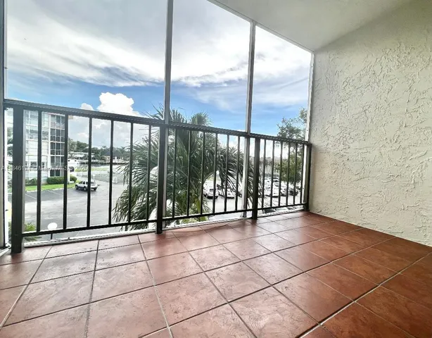 $1,800 | 701 Three Islands Boulevard, Unit 315, Hallandale Beach, FL 33009