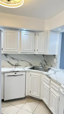 $1,800 | 701 Three Islands Boulevard, Unit 315, Hallandale Beach, FL 33009