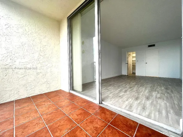 $1,800 | 701 Three Islands Boulevard, Unit 315, Hallandale Beach, FL 33009