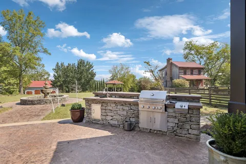 a view of a yard in front of house