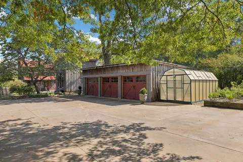 $2,999,999 | 1512 Williamsport Pike, Columbia, TN 38401