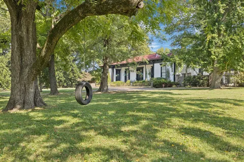a view of a livingroom with furniture hardwood floor and a ceiling fan