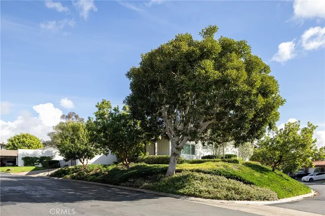 $1,799,000 | 1955 Vista Caudal, Newport Beach, CA 92660