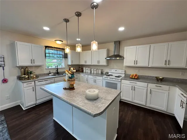 $424,900 | 2228 Hagenstone Terrace, St. Louis, MO 63125