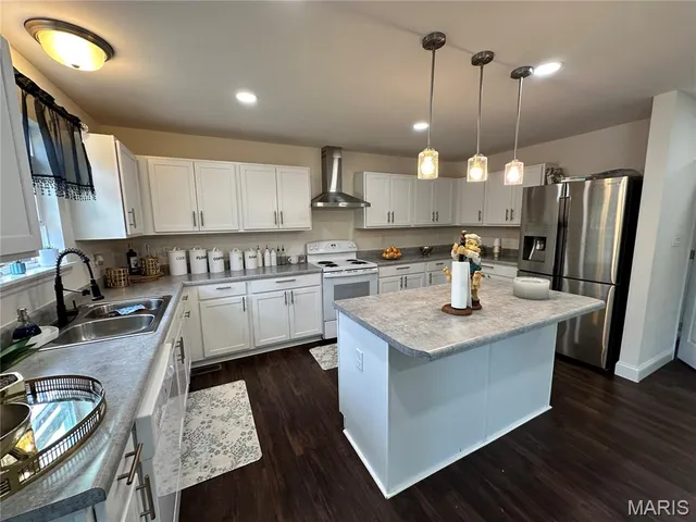 $424,900 | 2228 Hagenstone Terrace, St. Louis, MO 63125