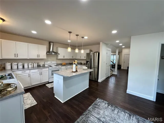 $424,900 | 2228 Hagenstone Terrace, St. Louis, MO 63125