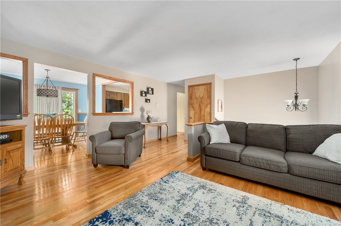 687 River Road Lincoln, RI 02865 - Photo 3 of 29