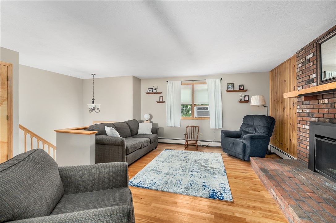 687 River Road Lincoln, RI 02865 - Photo 4 of 29