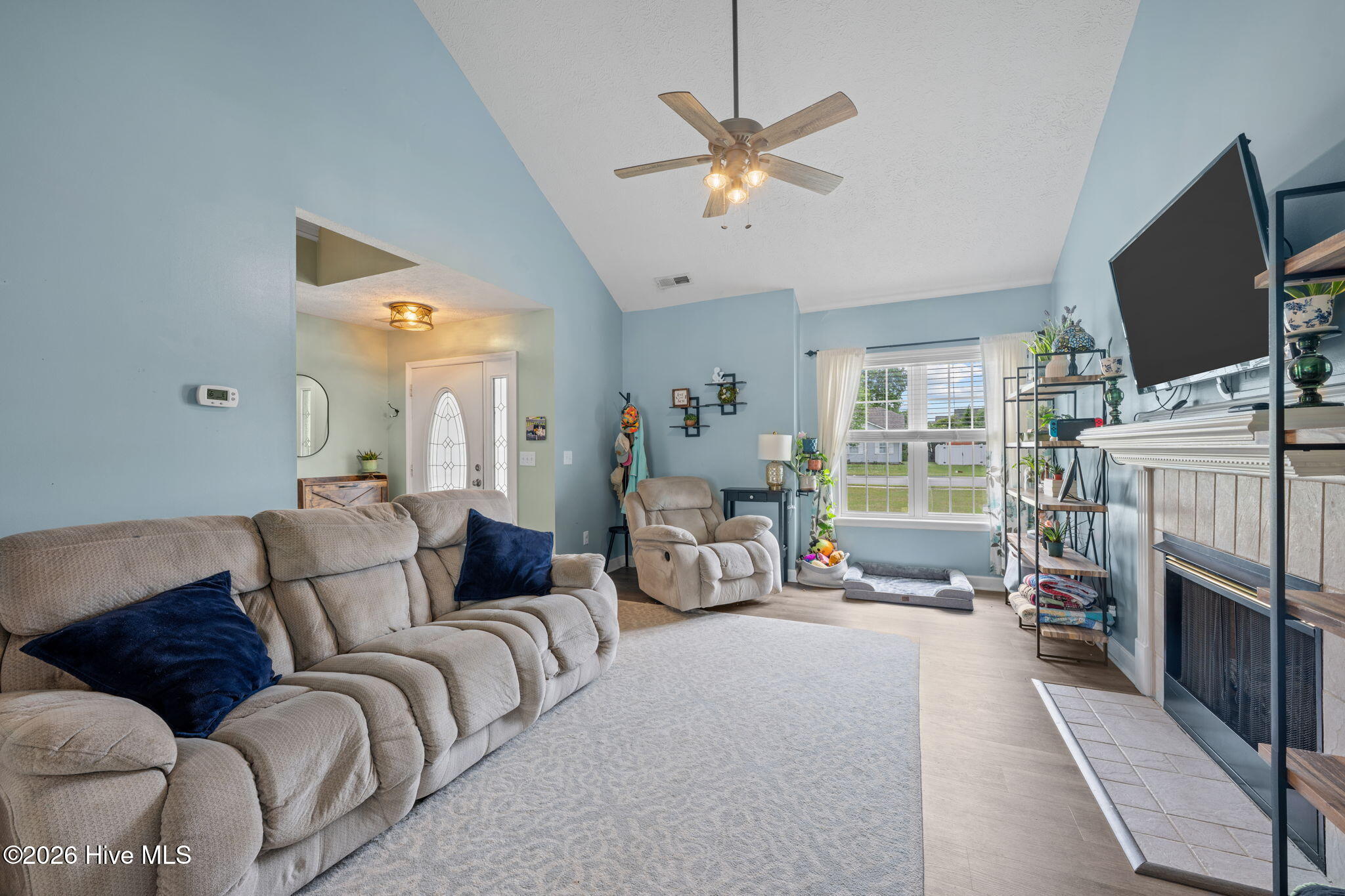 615 Fox Ridge Court Havelock, NC 28532 - Photo 13 of 40 living room