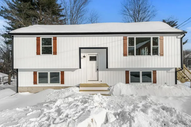 $595,000 | 40 Hillside Avenue, Derry, NH 03038