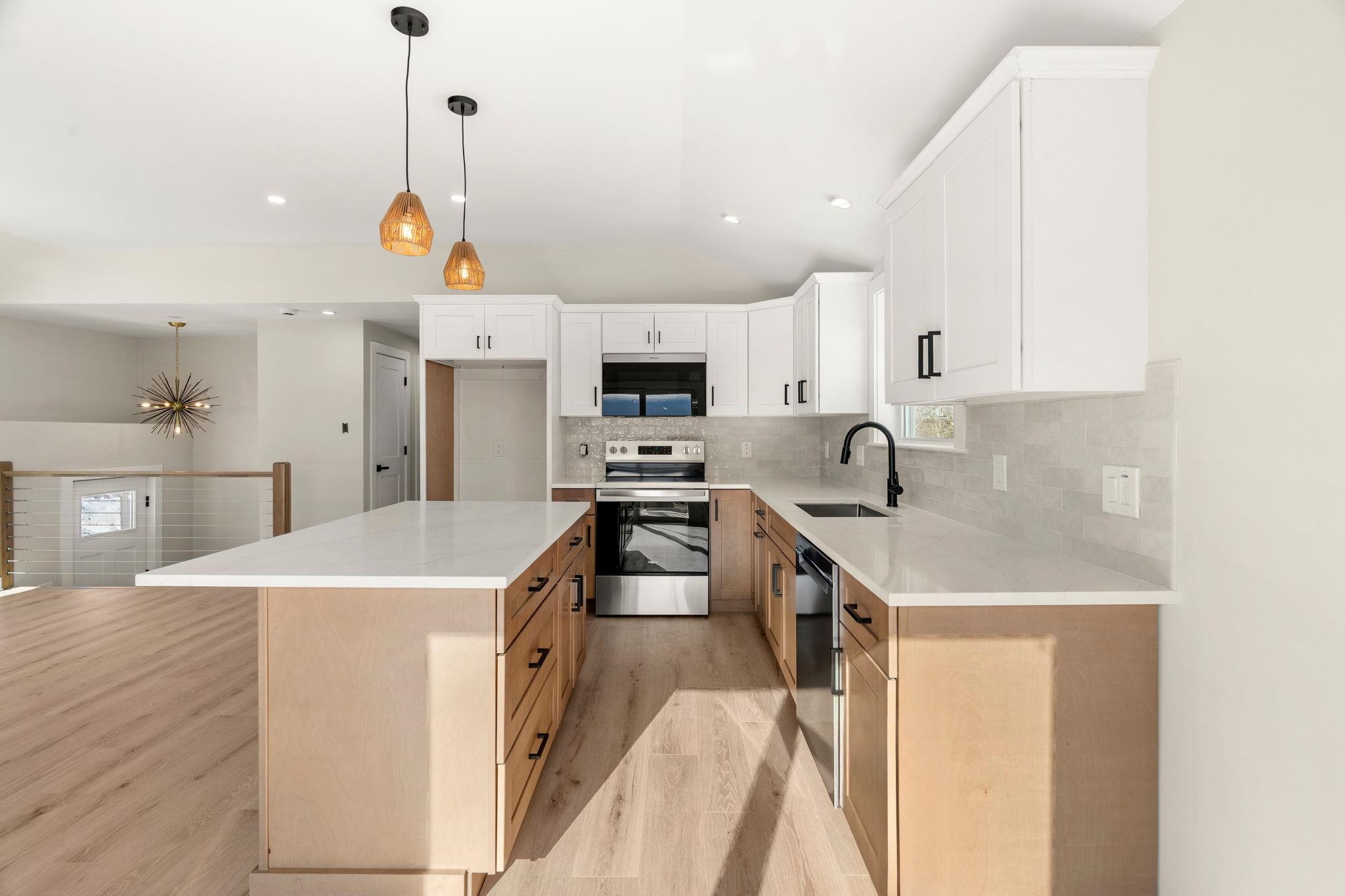 40 Hillside Avenue Derry, NH 03038 - Photo 13 of 55