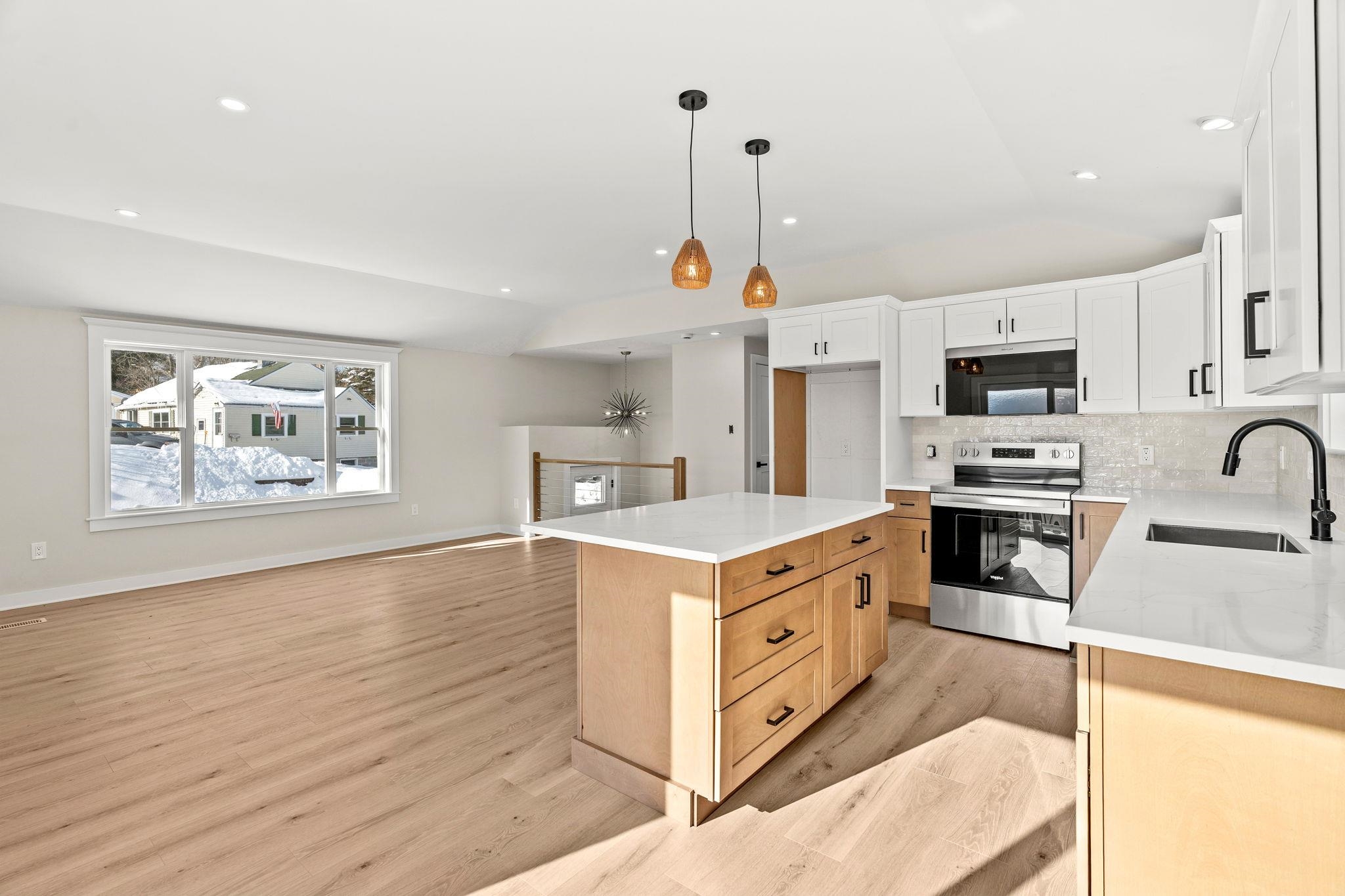 40 Hillside Avenue Derry, NH 03038 - Photo 14 of 55