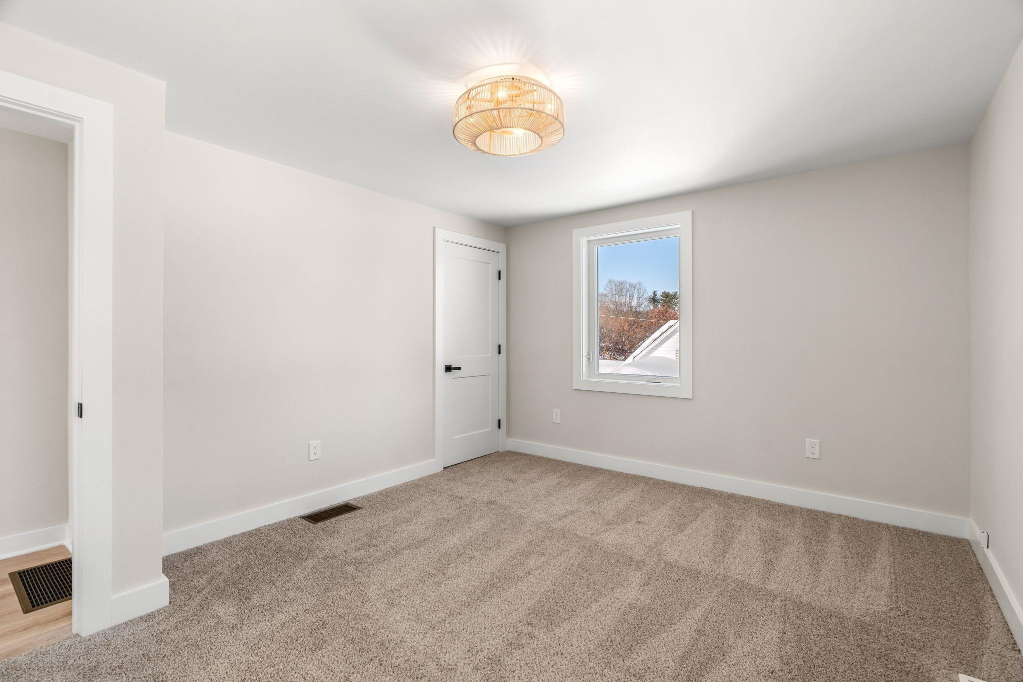 40 Hillside Avenue Derry, NH 03038 - Photo 27 of 55