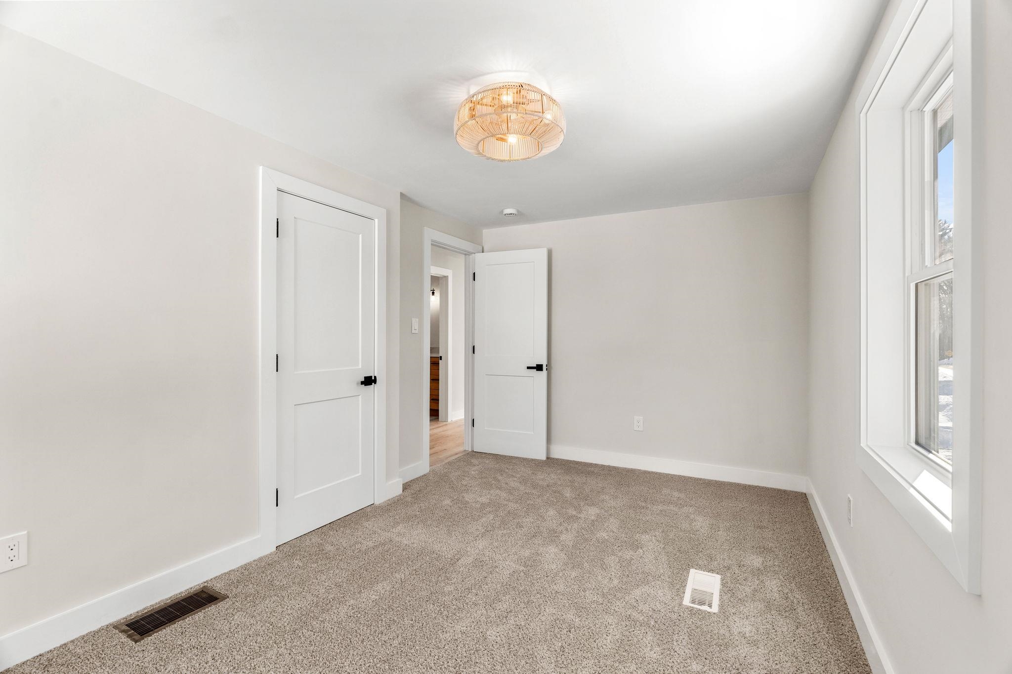 40 Hillside Avenue Derry, NH 03038 - Photo 31 of 55